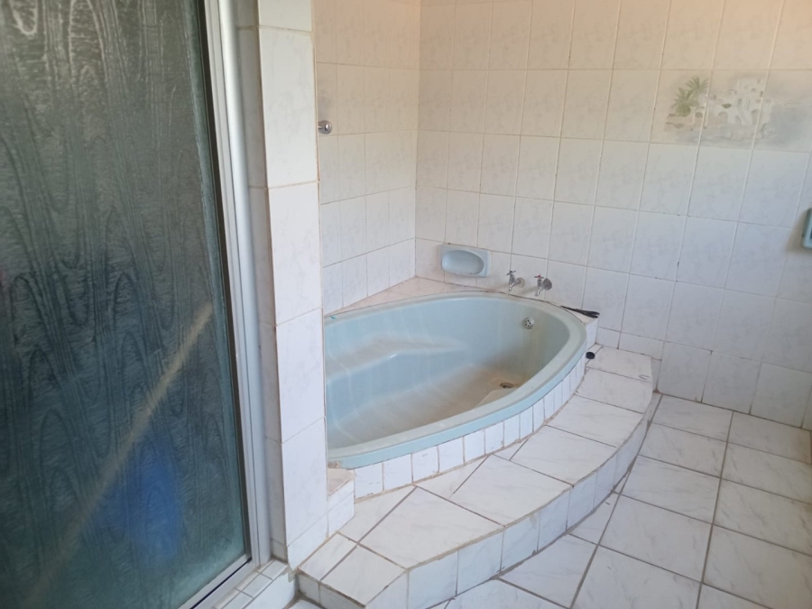 5 Bedroom Property for Sale in Bloemhof North West